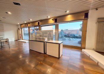 Ricezione / Lobby - Commercial Premises VIA CAVOUR
20, Castronno - photo 1