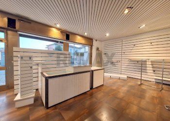 Ricezione / Lobby - Commercial Premises VIA CAVOUR
20, Castronno - photo 5