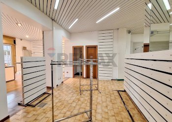 Ricezione / Lobby - Commercial Premises VIA CAVOUR
20, Castronno - photo 9