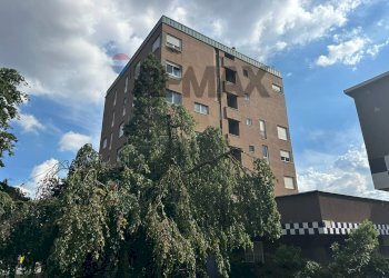 Edificio all\'aperto - Trilocale Viale Vittorio Veneto
 
9, Gallarate - foto 25