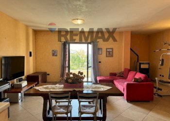 Sala da pranzo - Semi-detached house Via Paduli
 
5, Lettomanoppello - photo 11