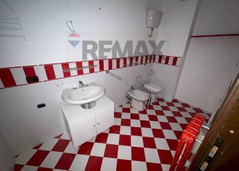 Bagno - Four-room apartment Via Fulgenzio La Valle
 
50, Chieti - photo 10