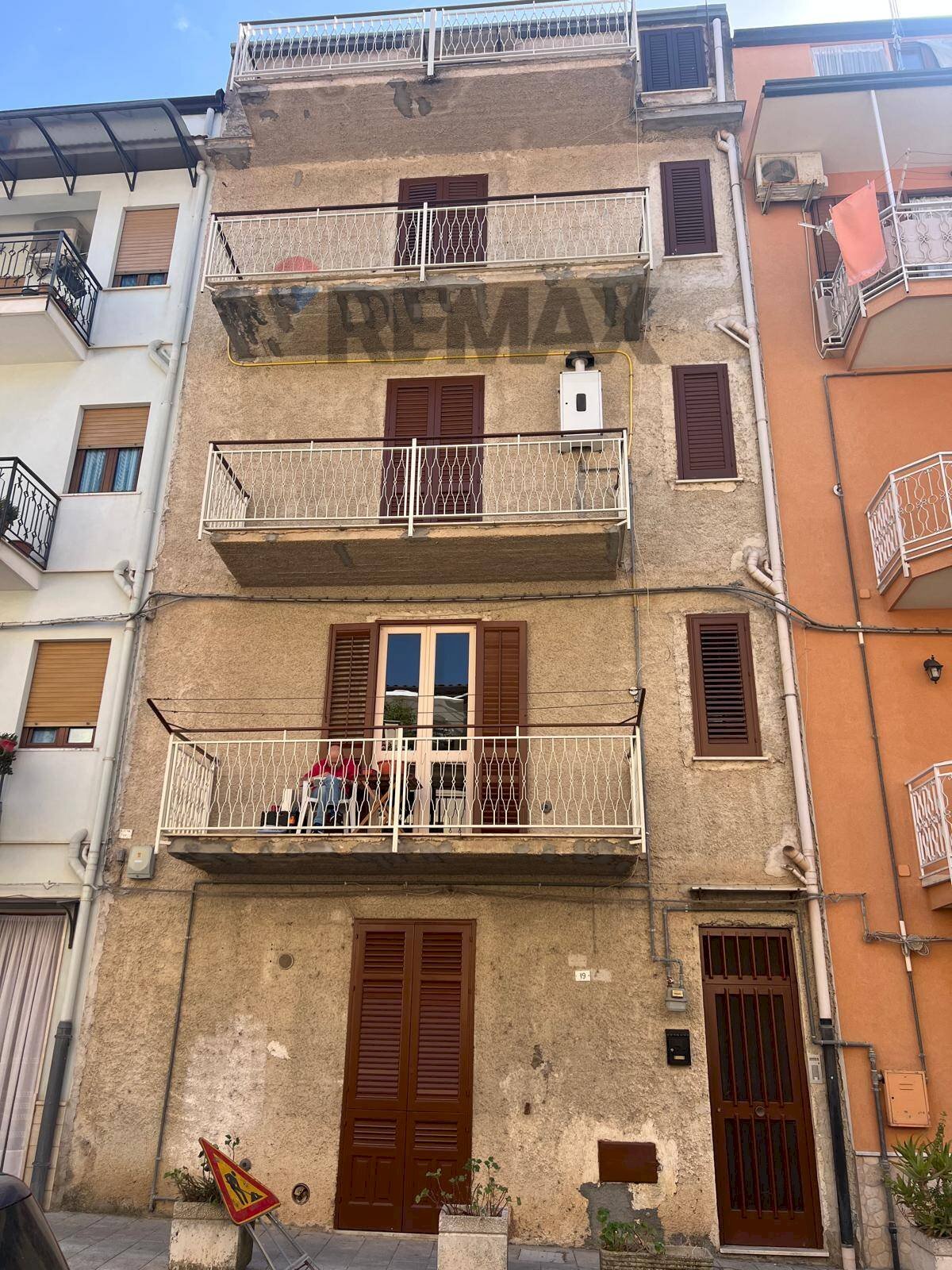 Edificio all\'aperto - Casa indipendente Corso dei Mille
14, Marineo - foto 3