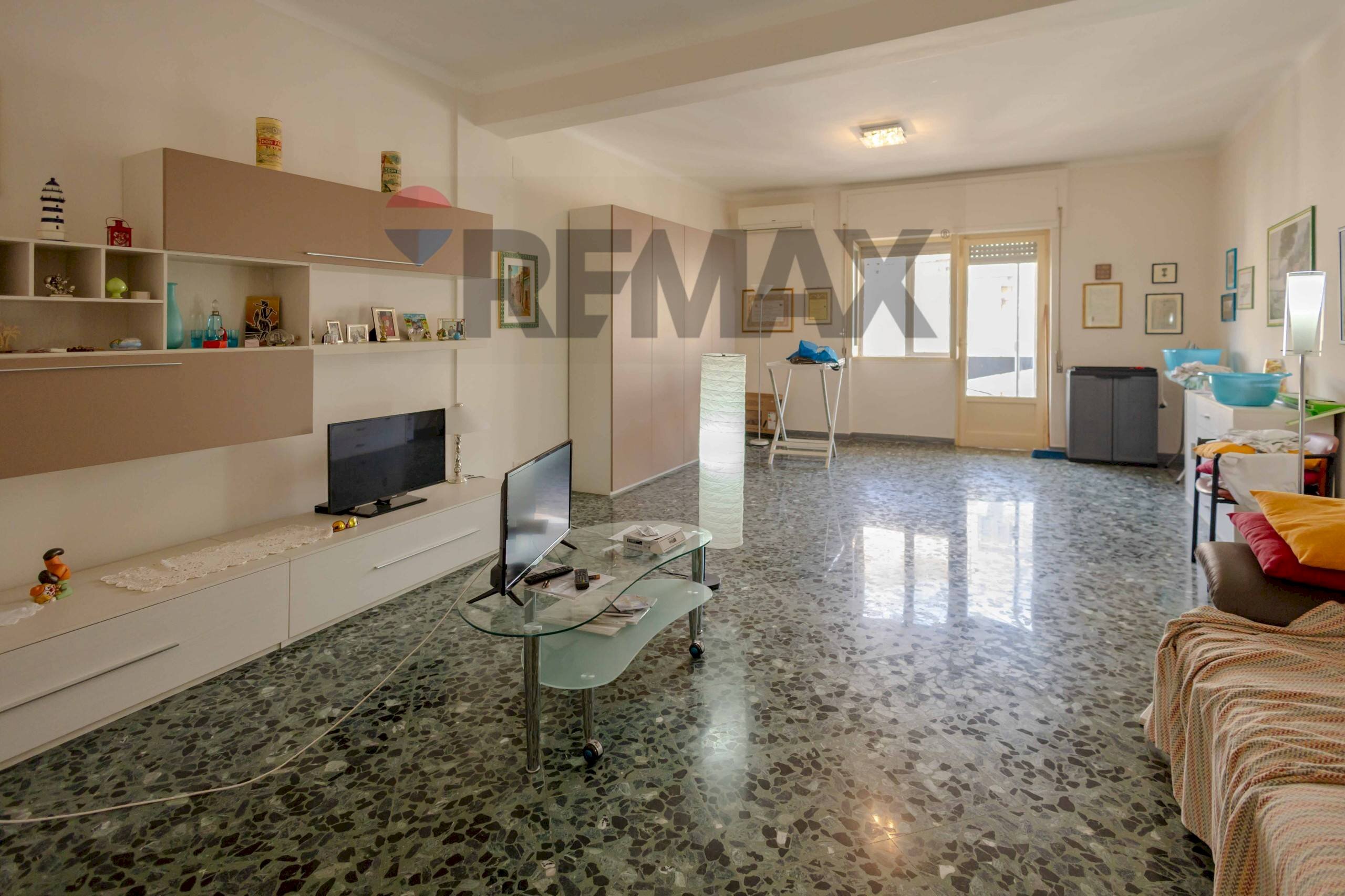 Soggiorno - Three-room apartment Via Giovan Battista Trevisani
144, Bari - photo 2