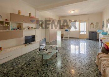 Soggiorno - Three-room apartment Via Giovan Battista Trevisani
 
144, Bari - photo 2