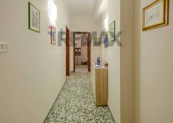 Hall / corridoio - Three-room apartment Via Giovan Battista Trevisani
 
144, Bari - photo 3