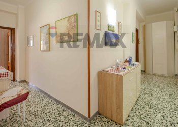 Hall / corridoio - Three-room apartment Via Giovan Battista Trevisani
 
144, Bari - photo 4