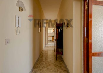 Hall / corridoio - Three-room apartment Via Principe Amedeo
 
380, Bari - photo 2