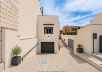 Facciata - Casa indipendente via Giuseppe Grassi, Sannicola - foto 12
