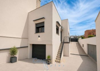 Facciata - Casa indipendente via Giuseppe Grassi, Sannicola - foto 13