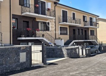 Foto 2 - Villa a Schiera via Mons.  Pennisi angolo via della resistenza, Pedara - foto 2