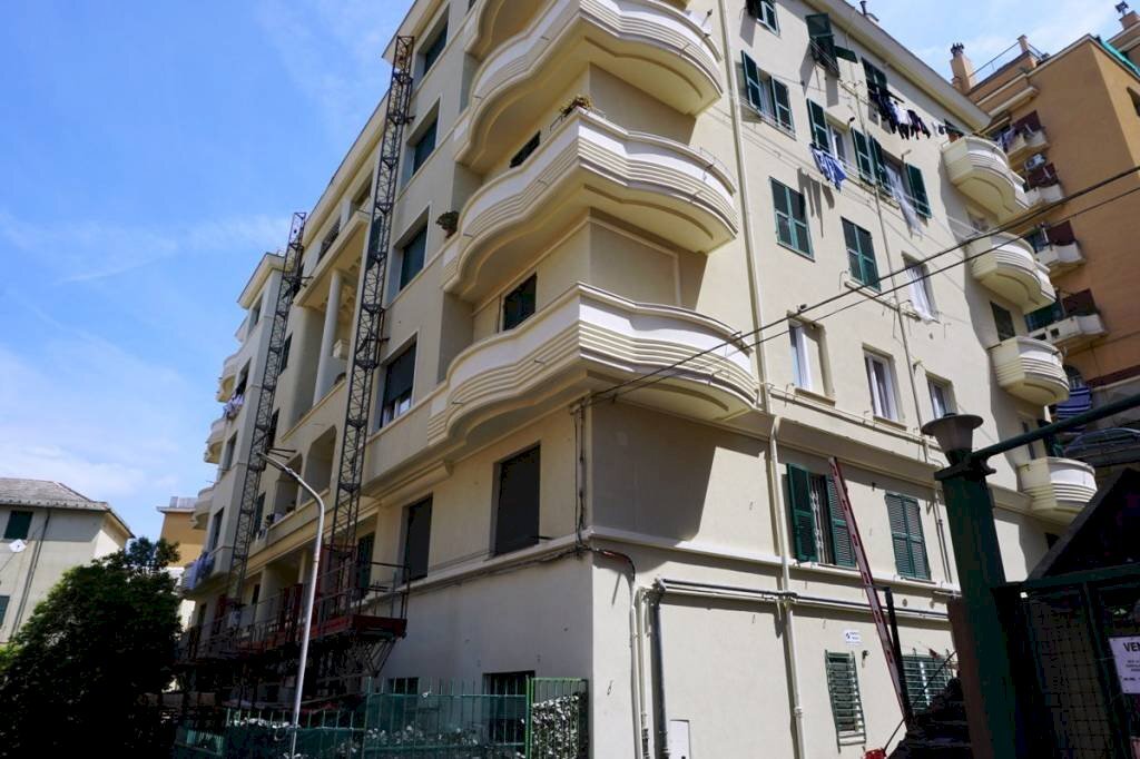 Facciata - Trilocale via Antonio Caveri, 8, Genova (zona Sampierdarena) - foto 1