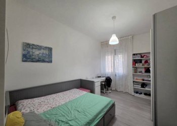 Camera da letto - Trilocale viale Partigiani d'Italia, Parma - foto 7