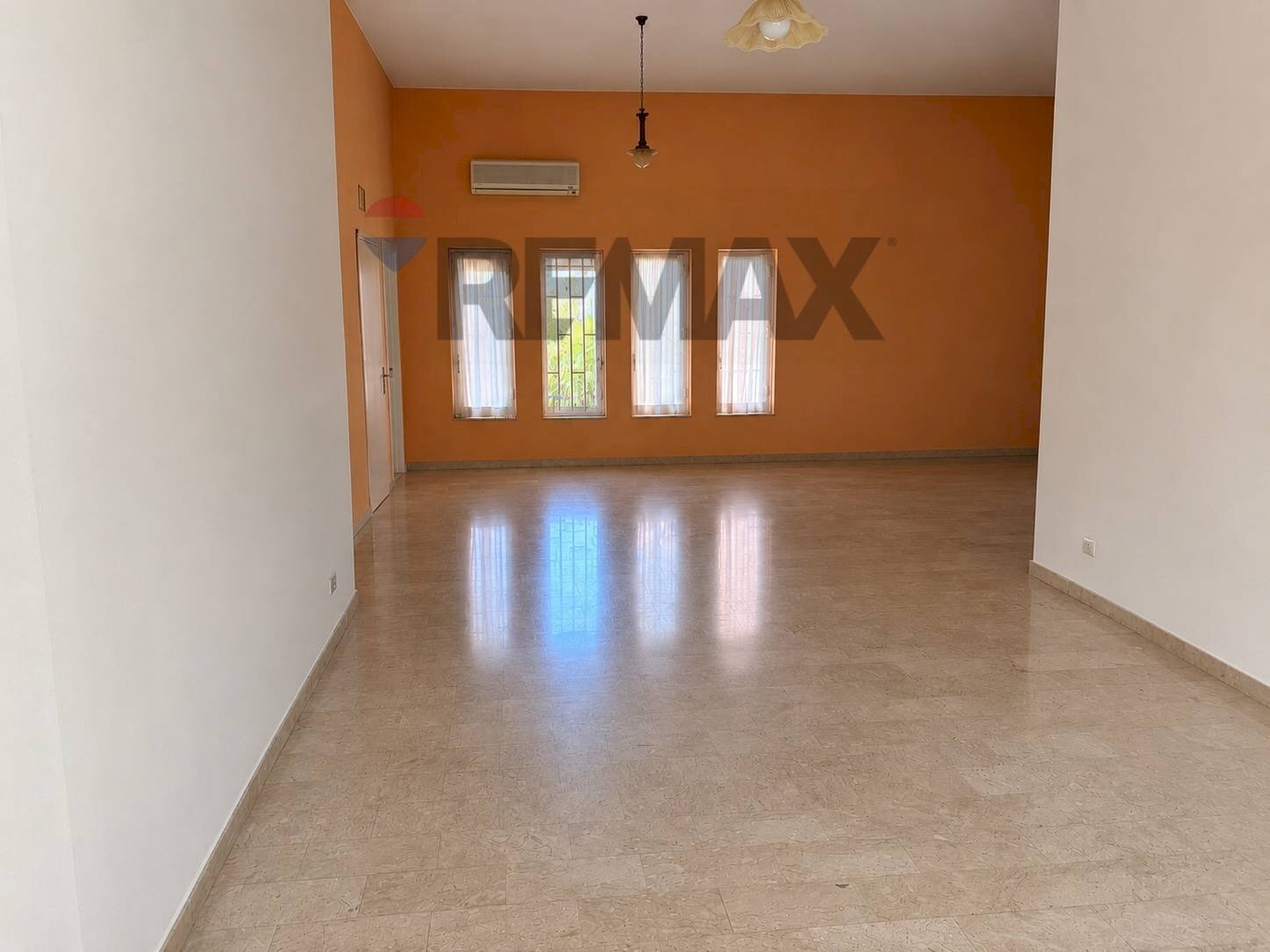 Stanza vuota - Magazzino Via Giorgio de Chirico trav 6
 
13, Rende - foto 2