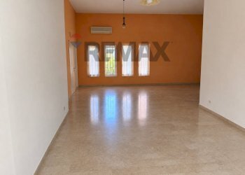 Stanza vuota - Magazzino Via Giorgio de Chirico trav 6
 
13, Rende - foto 2