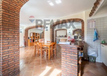 Sala da pranzo - Quadrilocale Via Martiri Di Belfiore
70, Marino - foto 41