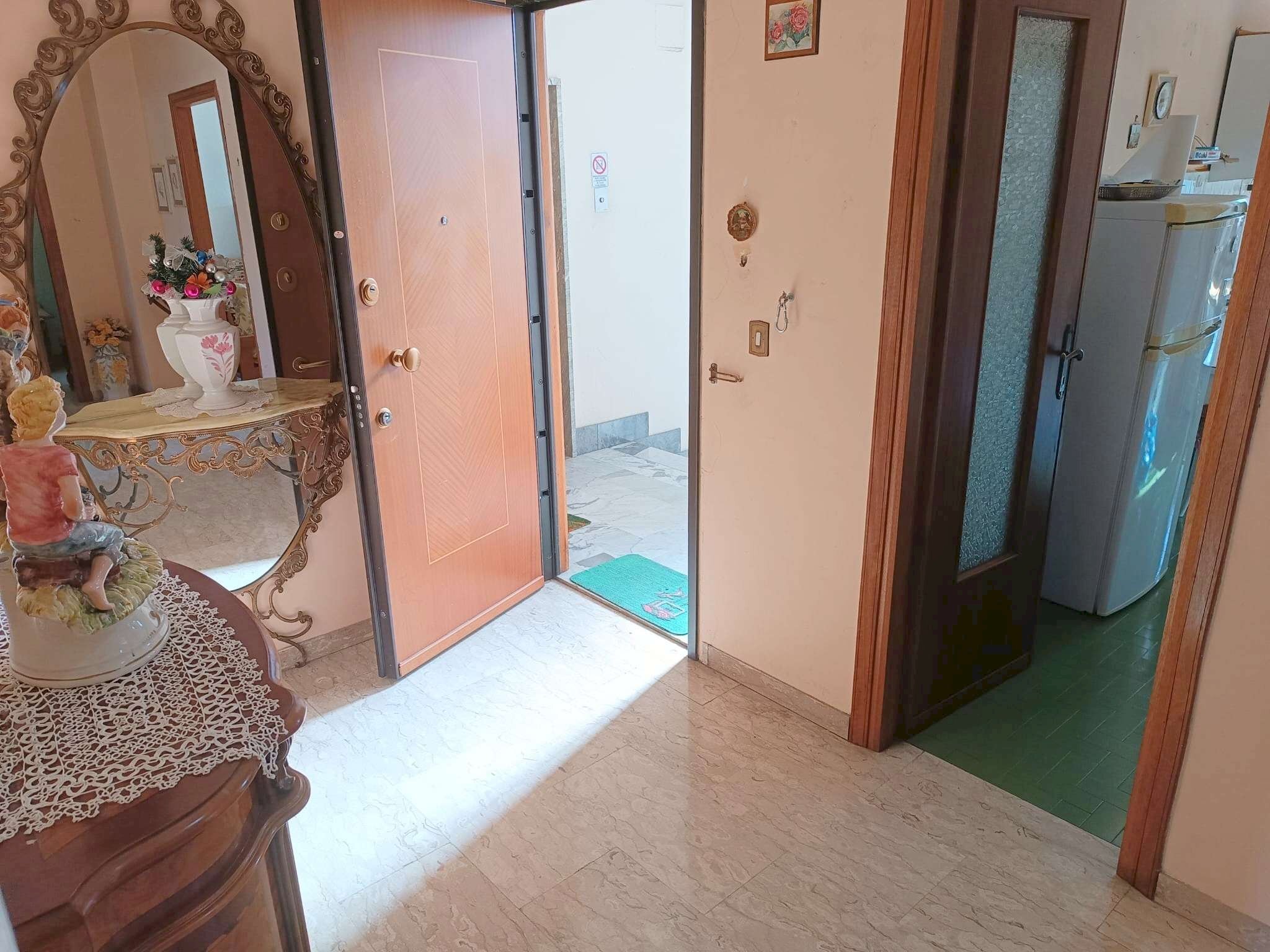ingresso - Trilocale corso Venezia, 67, Torino (zona Borgo Vittoria) - foto 2