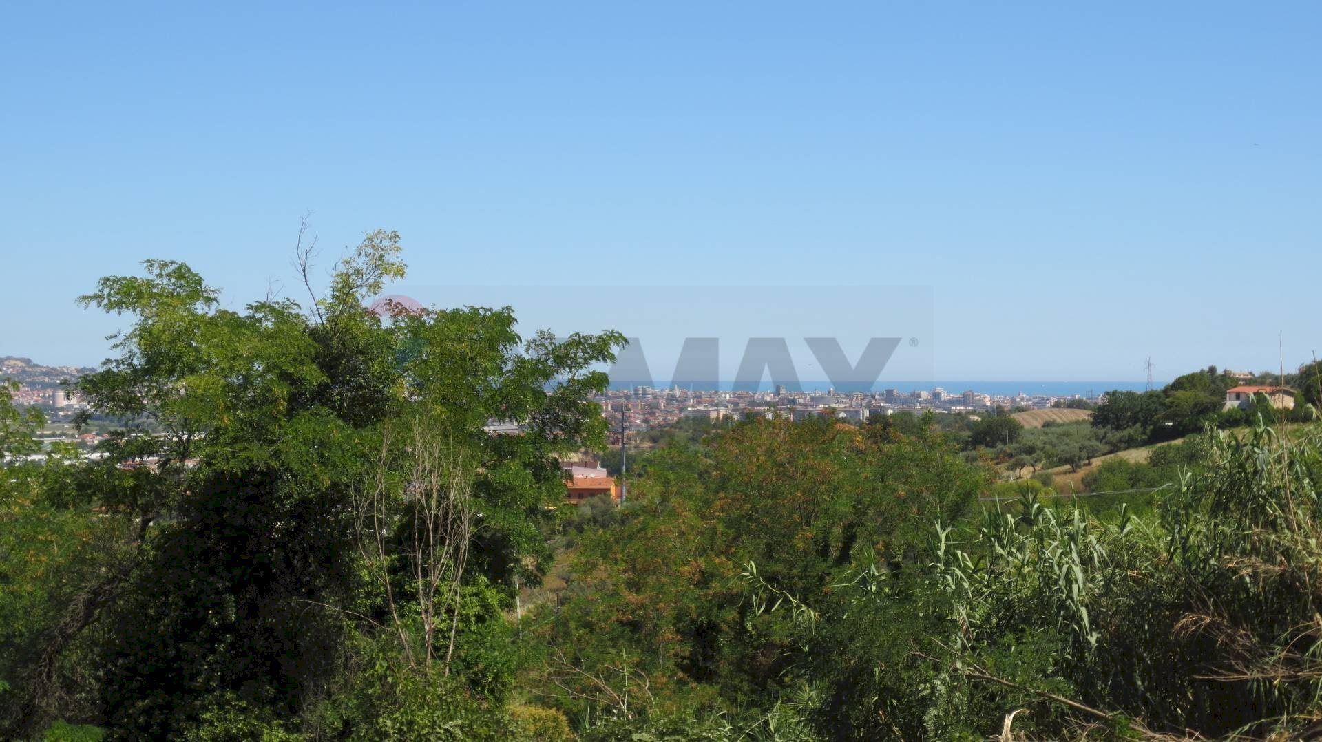 Vista delle montagne - Building land VIA BELVEDERE, San Giovanni Teatino - photo 2
