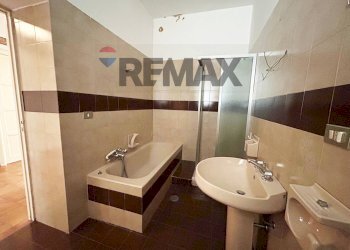 Bagno - Apartment VIA ROMA
28, Ripa Teatina - photo 35