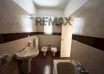 Bagno - Apartment VIA ROMA
28, Ripa Teatina - photo 36
