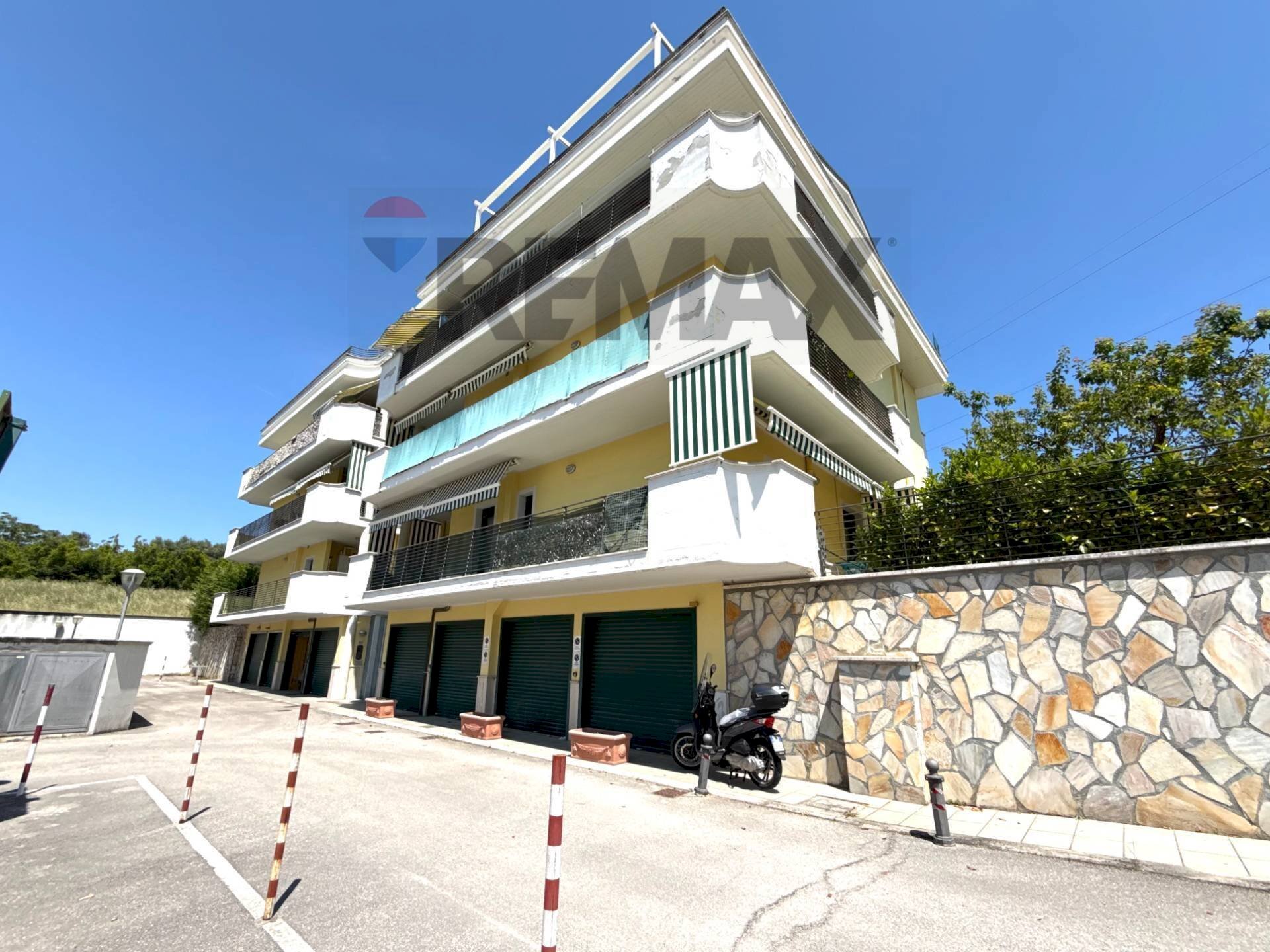 Edificio all\'aperto - Three-room apartment Via Europa
 
31, San Giovanni Teatino - photo 1