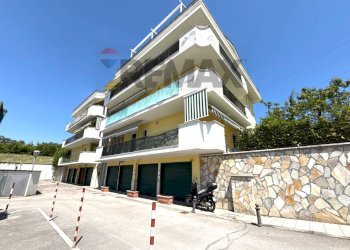 Edificio all\'aperto - Three-room apartment Via Europa
31, San Giovanni Teatino - photo 1