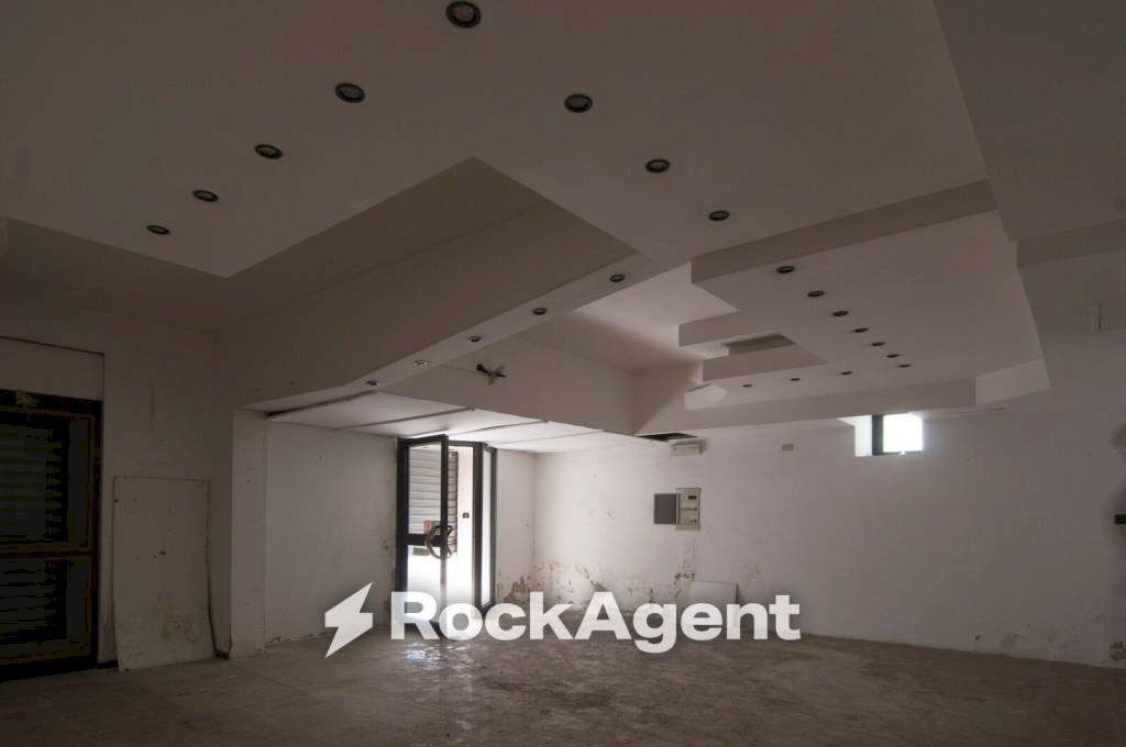 Interno non residenziale - Magazzino via Arpi, 152, Foggia - foto 2