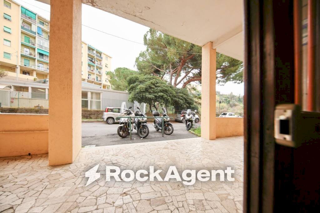Cortile interno - Trilocale corso Luigi Andrea Martinetti, 113, Genova (zona Sampierdarena) - foto 3