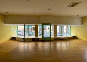 Interno non residenziale - Negozio via Giacomo Matteotti, 10, Vaprio d'Adda - foto 21