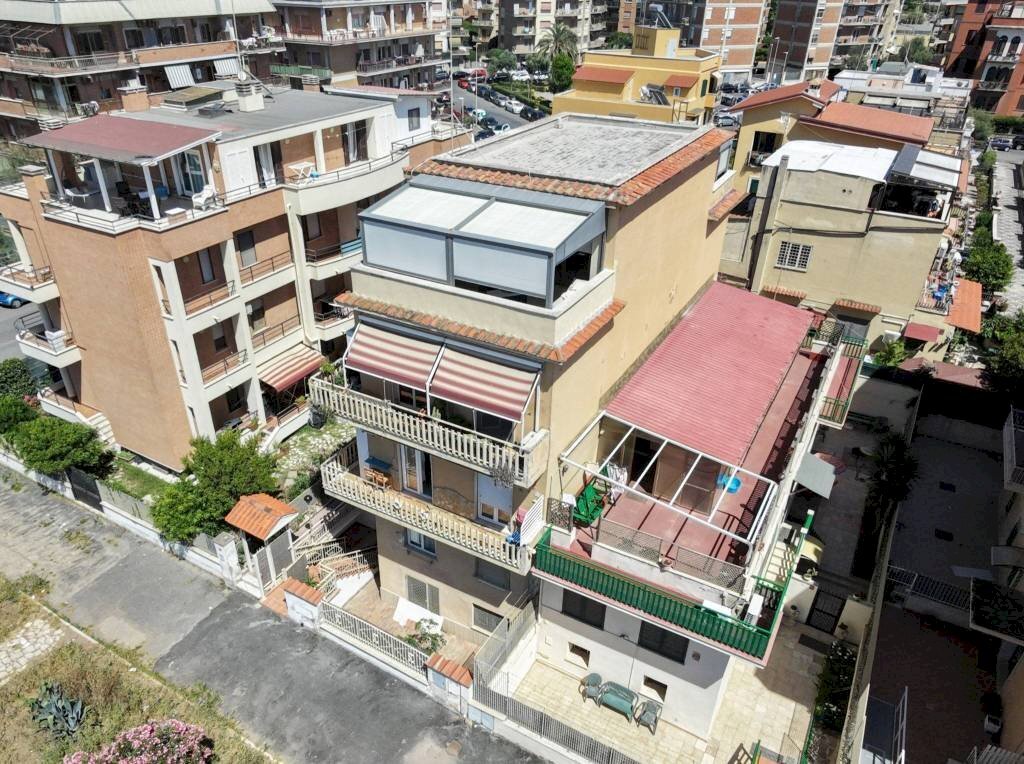 Facciata - Bilocale viale delle Repubbliche Marinare, Roma (zona Lido di Ostia) - foto 3
