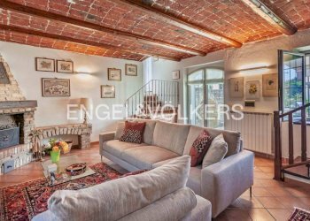Salone - Villa strada Valle Bera, Castiglione Tinella - foto 4
