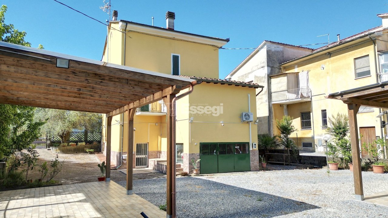 vendesi villetta indipendente con giardino luccaDJ - Villa Via Sarzanese 3542, Lucca - foto 1