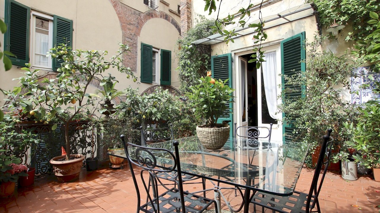 vendesi appartamento con terrazza lucca centro IMG - Appartamento Via Buia, Lucca - foto 2