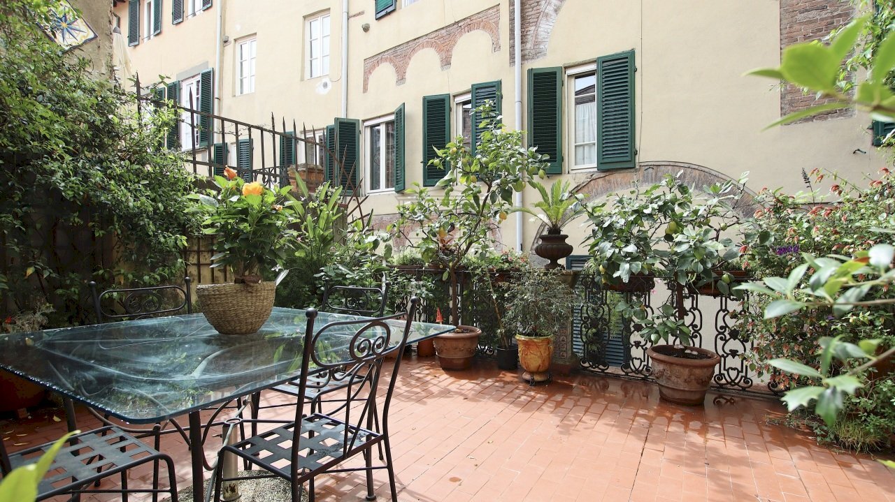 vendesi appartamento con terrazza lucca centro IMG - Appartamento Via Buia, Lucca - foto 3