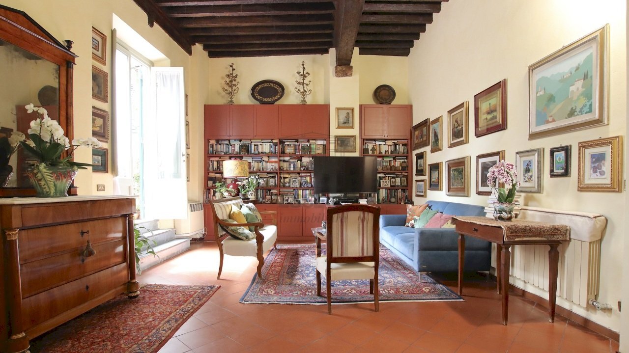 vendesi appartamento con terrazza lucca centro IMG - Appartamento Via Buia, Lucca - foto 2