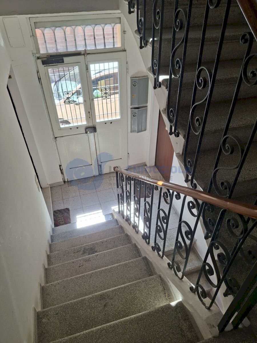 ingresso stabile - Trilocale Bologna (zona Saragozza) - foto 1