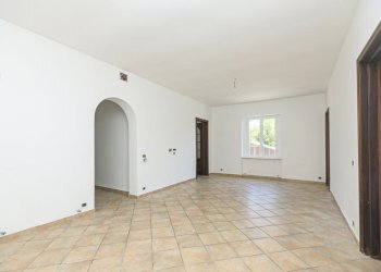 sala da pranzo con angolo cottura pt - Casa indipendente Via alle Scuole di San Biagio 10, Genova (zona Pontedecimo) - foto 15