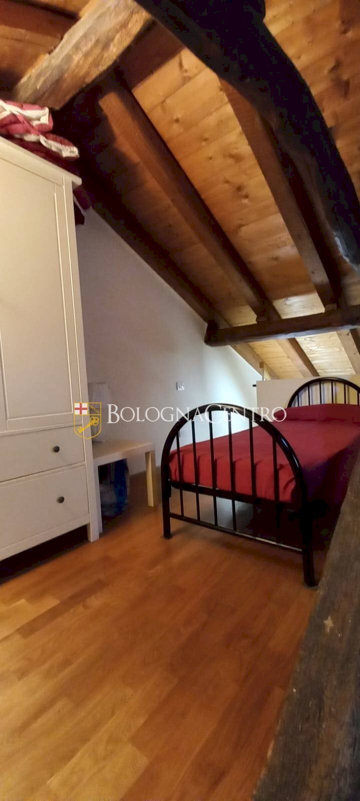 Porzione di casa Bologna (zona Centro Storico) - foto 2