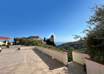 Three-room apartment Strada Vicinale del Colle, Imperia - photo 9