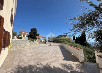 Three-room apartment Strada Vicinale del Colle, Imperia - photo 14