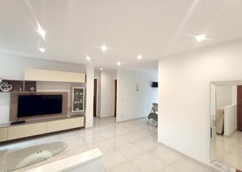Three-room apartment via Chambery, Aosta - photo 3