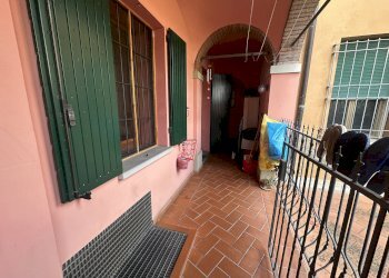 Portico d'ingresso - Bilocale via Fossatone, 4, Imola - foto 10
