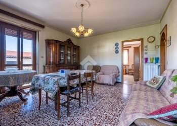 Four-room apartment Via ugo foscolo, San Gillio - photo 15