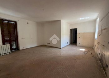 Three-room apartment Via Cavour, Borgolavezzaro - photo 2