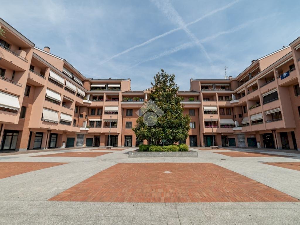 Three-room apartment Piazza Giovanni Falcone e Paolo Borsellino, Paderno Dugnano - photo 1