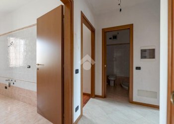 Three-room apartment Piazza Giovanni Falcone e Paolo Borsellino, Paderno Dugnano - photo 13