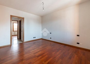 Three-room apartment Piazza Giovanni Falcone e Paolo Borsellino, Paderno Dugnano - photo 16