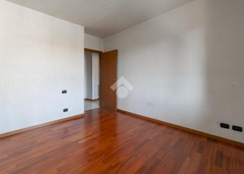 Three-room apartment Piazza Giovanni Falcone e Paolo Borsellino, Paderno Dugnano - photo 18