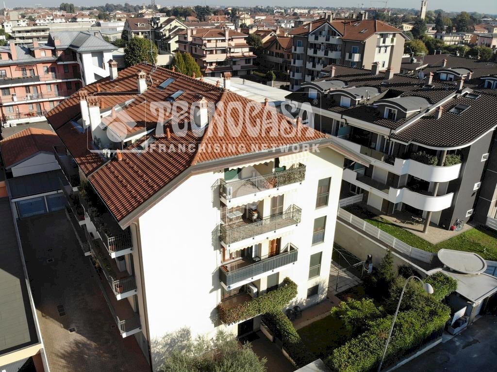 Three-room apartment Via Santa Maria, Bareggio - photo 1