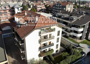 Three-room apartment Via Santa Maria, Bareggio - photo 1